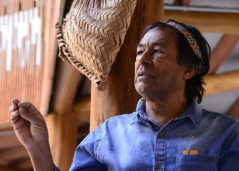 Ailton Krenak é o primeiro indígena a receber título doutor honoris causa da UnB