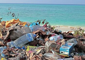 Negociações sobre tratado internacional contra poluição plástica são adiadas